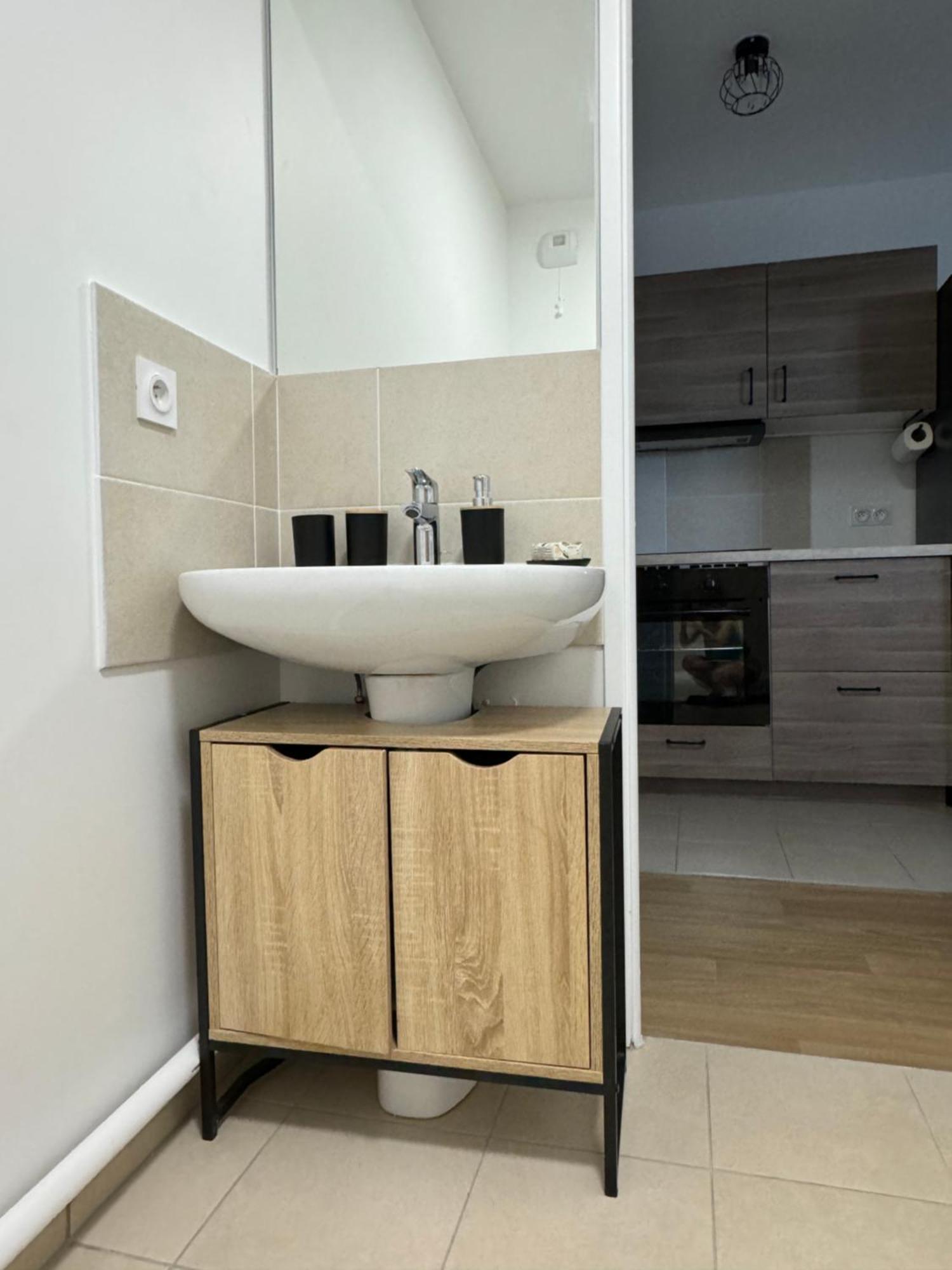 Appartement Cosy T2 Au Porte De Paris Au Pied Du Metro L9 *